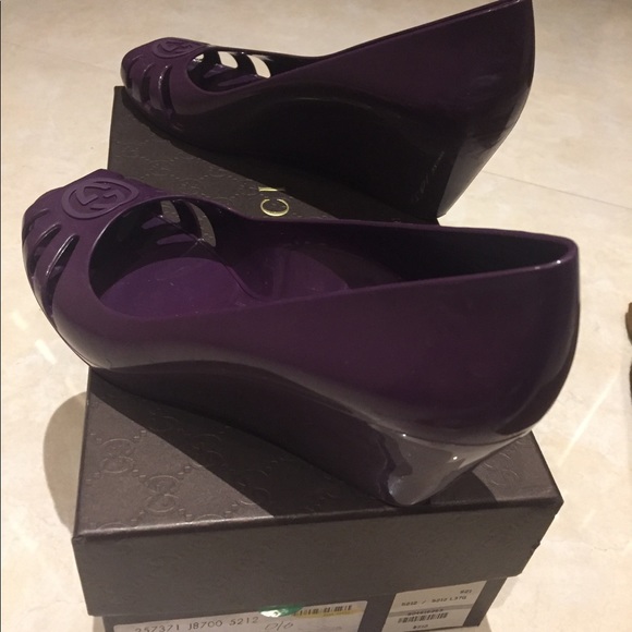 🎇GUCCI **AUTHENTIC** RUBBER SANDAL - Picture 2 of 5